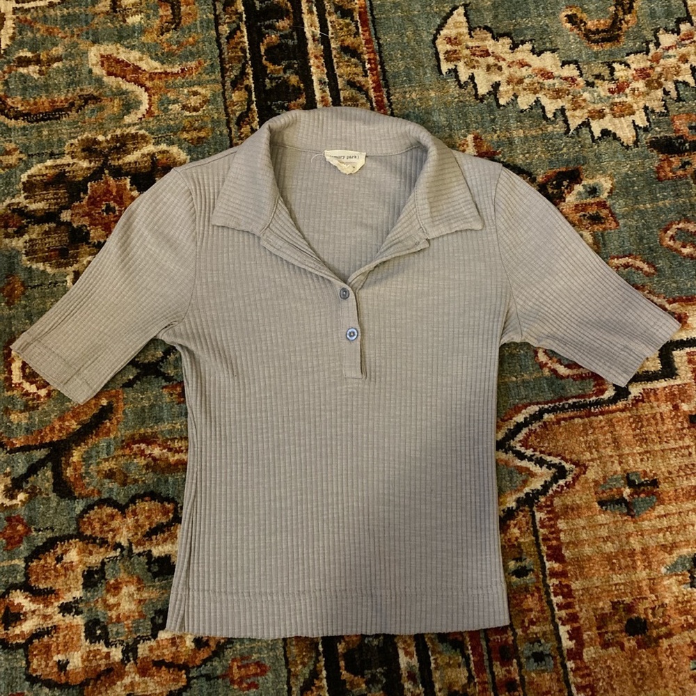 Gray collared kinda cropped shirt with buttons size small